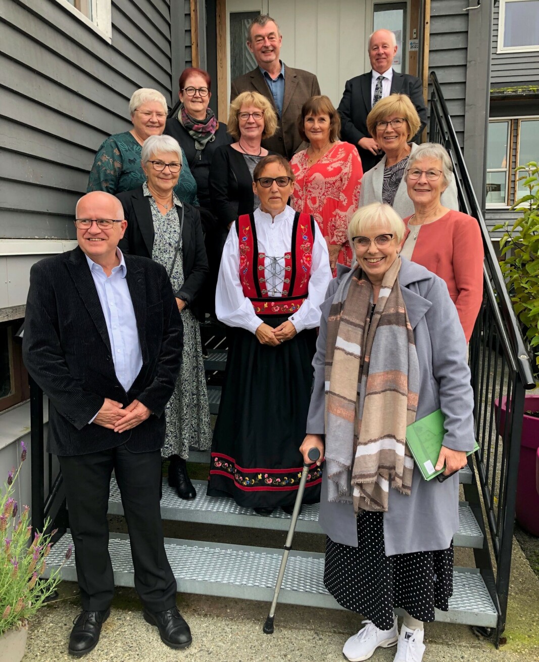 Første rekke: Svein Mogstad, Gunn Inger Bredesen, Gjertrud Bævre Skar, Ellen Gjertrud Sponås Fjerdingen, Mary Eline Røen. Andre rekke: Randi Glærum, Solveig Tørset, Ingeborg Aune Block, Irene Rodal, Ingeborg Polden. Tredje rekke. Ola Møkkelgjerd, Nils Petter Tonning Første rekke: Svein Mogstad, Gunn Inger Bredesen, Gjertrud Bævre Skar, Ellen Gjertrud Sponås Fjerdingen, Mary Eline Røen. Andre rekke: Randi Glærum, Solveig Tørset, Ingeborg Aune Block, Irene Rodal, Ingeborg Polden. Tredje rekke. Ola Møkkelgjerd, Nils Petter Tonning