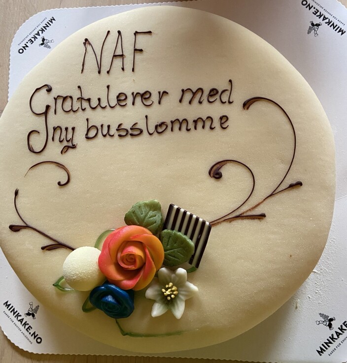 NAF stakk innom skolebussjåførene etterpå, med busslommekake. NAF stakk innom skolebussjåførene etterpå, med busslommekake.