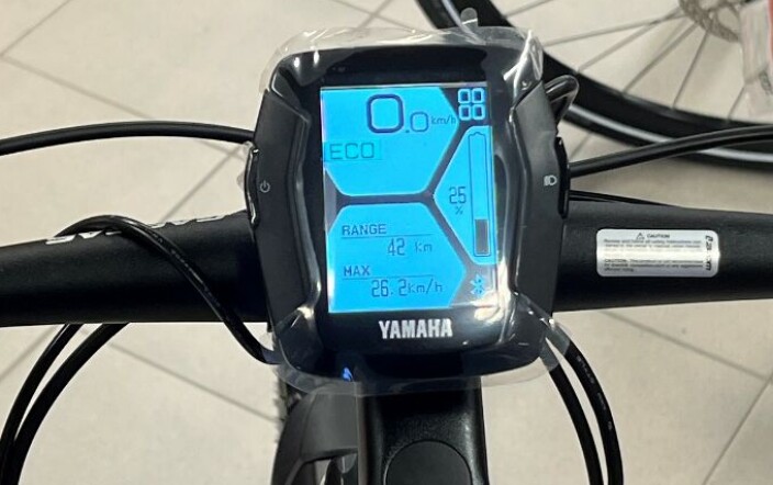 Slik ser displayet ut. Her er det igjen 46 km rekkevidde, vel å merke med 25% batterikapasitet. Da kan man selv prøve å regne ut hvor lang rekkevidden er med fulladet batteri. Slik ser displayet ut. Her er det igjen 46 km rekkevidde, vel å merke med 25% batterikapasitet. Da kan man selv prøve å regne ut hvor lang rekkevidden er med fulladet batteri.