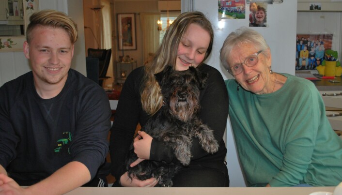 Joakim Sveen Flåtten, Ingeborg Haugan med hunden Ludvig stakk innom da Trollheimsporten var på besøk Joakim Sveen Flåtten, Ingeborg Haugan med hunden Ludvig stakk innom da Trollheimsporten var på besøk