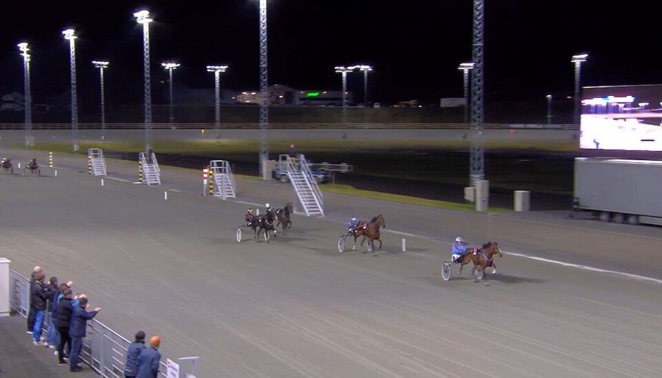 Scarselli i aksjon i et tidligere løp på Varig Orkla Arena (hest nr.tre)