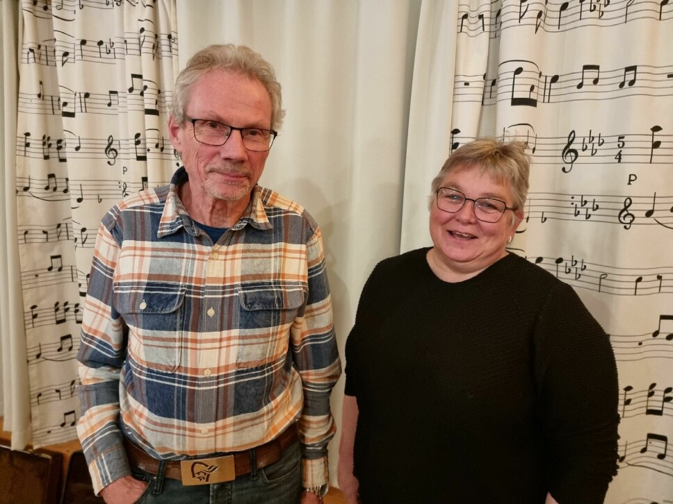 Leder for jubileumskomiteen Leif Otto Frønes og leder i Surnadal Hornmusikk Ragna Mauset