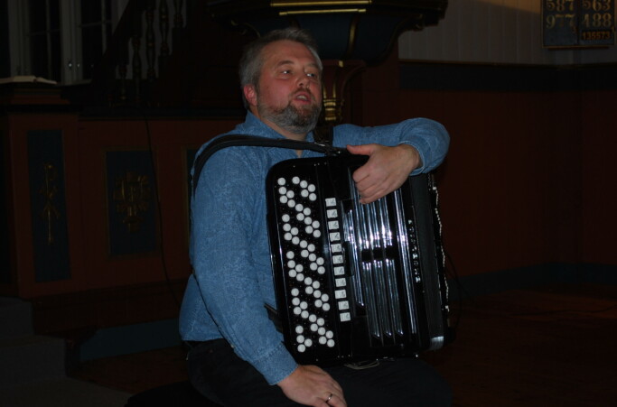 Ronny Kjøsen delte tankar korleis musikk ikkje har landegrenser, og kor inspirert den norske folkemusikken er frå andre delar av verda. Ronny Kjøsen delte tankar korleis musikk ikkje har landegrenser, og kor inspirert den norske folkemusikken er frå andre delar av verda.