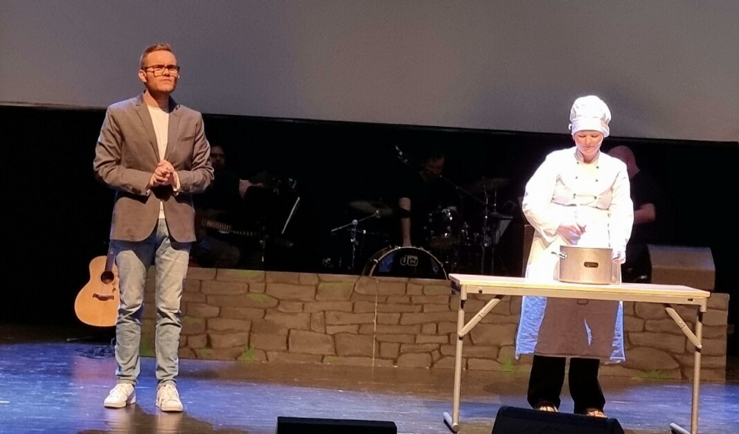 Nyskapingen Trollheimsportens frokost-tv blir en umiddelbar suksess - eller? Olav Mogstad og Synnøve Nordvik gjør sitt beste for å hale det hele i land Nyskapingen Trollheimsportens frokost-tv blir en umiddelbar suksess - eller? Olav Mogstad og Synnøve Nordvik gjør sitt beste for å hale det hele i land