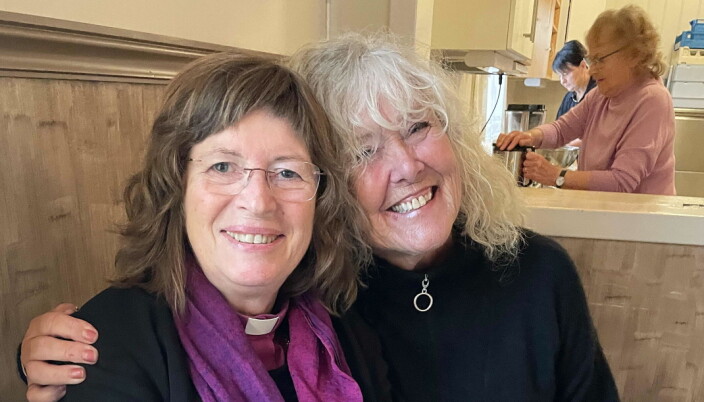 Kos: Biskop Ingeborg og Inger Lise Heggem etter velsmakande bacalao-middag på Kveldheim Kos: Biskop Ingeborg og Inger Lise Heggem etter velsmakande bacalao-middag på Kveldheim