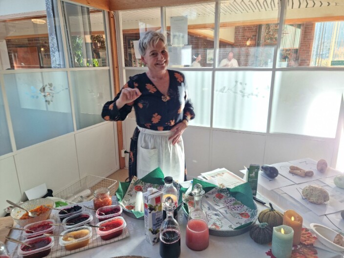 Solveig Haglund fra Oppistua Øye hadde blant annet mye syltetøy å by på Solveig Haglund fra Oppistua Øye hadde blant annet mye syltetøy å by på