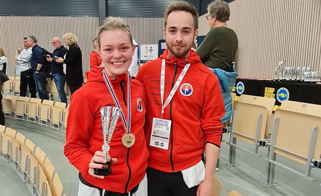 Norgesmester i sparring, Aurora Dønheim Berle, saman med coach Råg Dyrnes Schei Norgesmester i sparring, Aurora Dønheim Berle, saman med coach Råg Dyrnes Schei