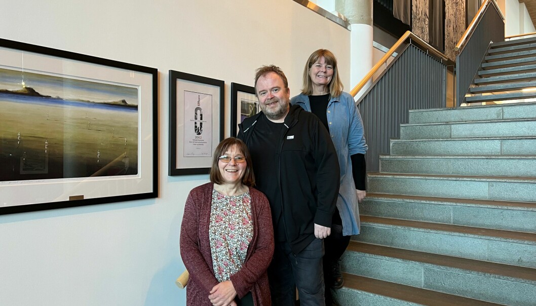 Norunn Holten, Pål Normann og Lilli Husby kunne stolt presentere programmet for 20-årsfeiringen av Surnadal kulturhus den 3. desember.