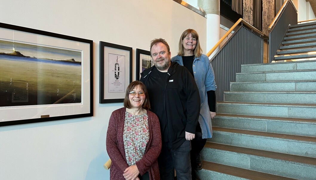 Norunn Holten, Pål Normann og Lilli Husby kunne stolt presentere programmet for 20-årsfeiringen av Surnadal kulturhus den 3. desember. Norunn Holten, Pål Normann og Lilli Husby kunne stolt presentere programmet for 20-årsfeiringen av Surnadal kulturhus den 3. desember.