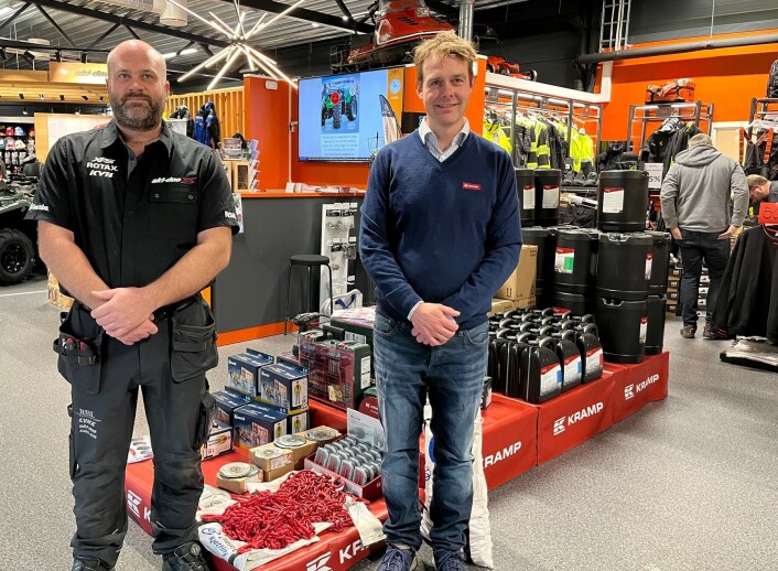 Mange gode tilbud fra Kramp i butikken på høstdagen. Steffen Møkkelgård og Snorre Bromseth fra Kramp. Mange gode tilbud fra Kramp i butikken på høstdagen. Steffen Møkkelgård og Snorre Bromseth fra Kramp.
