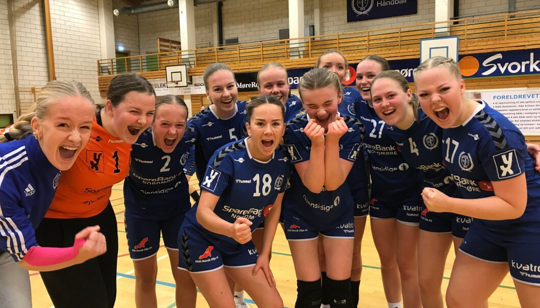 Det ble målfest i Surnadal idrettshall søndag ettermiddag. Surnadal J16 vant 32-23 over Ranheim J16. Det ble målfest i Surnadal idrettshall søndag ettermiddag. Surnadal J16 vant 32-23 over Ranheim J16.