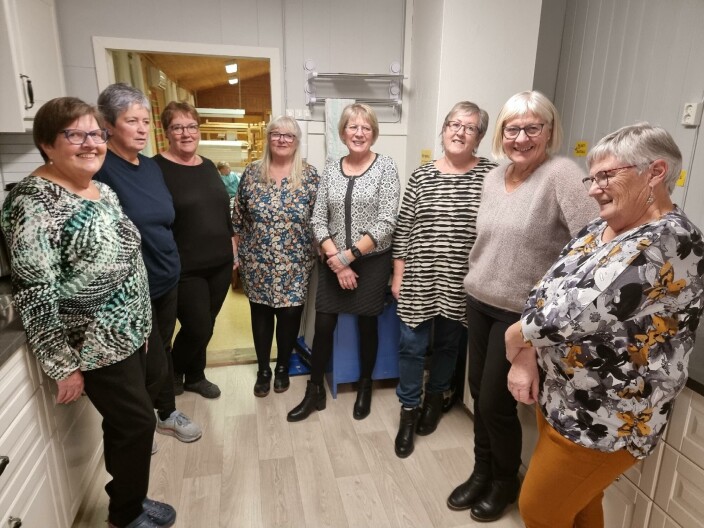 Snille damer. Disse snille damene har hatt ansvar for barnas arbeidsstue i høst. Fra venstre: Anne-Ma Nyheim, Oddrun Sæter, Magna Mo, Anne Grete Snøfugl, Solvor Røen, Else Nyheim, Haldis Vitsø og Johanne Andersen Snille damer. Disse snille damene har hatt ansvar for barnas arbeidsstue i høst. Fra venstre: Anne-Ma Nyheim, Oddrun Sæter, Magna Mo, Anne Grete Snøfugl, Solvor Røen, Else Nyheim, Haldis Vitsø og Johanne Andersen