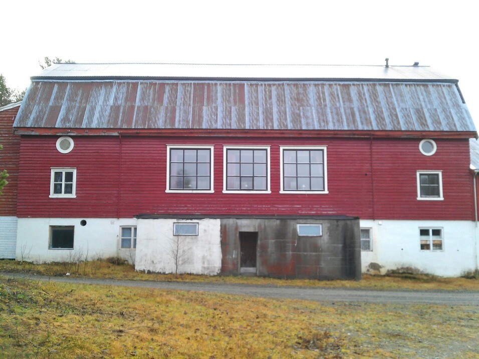 Trollheim frå nord, i 'bunkersen' var det garderobar mest brukt i forbindelse med fotballkampar på Trollbanen. Bilde er frå 2011.