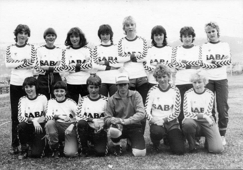 Trolls pikelag 1983 presentert i Trollpostens fotballprogram. Bak f.v.: Gunveig Røen, Hilde Landsem, Marit Grøseth, Mette Tørset, Aud Jonli, Rannveig Bjørnstad, Bente Bakken, Ingrid Røen. Foran f.v.: Eli Solvik, Anne Karin Opøien, Brit Bakken, Lene Bakken, Britt Evjen, Lisbet Jonli.
