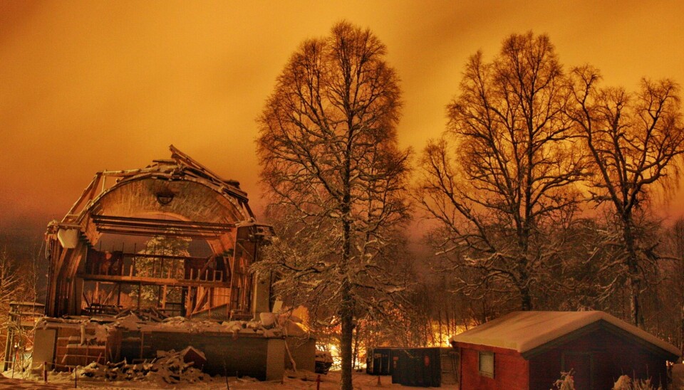 Bildet frå aust, teke januar 2013. Trollheim under riving. Legg merke til det tidsriktige avrunda taket.