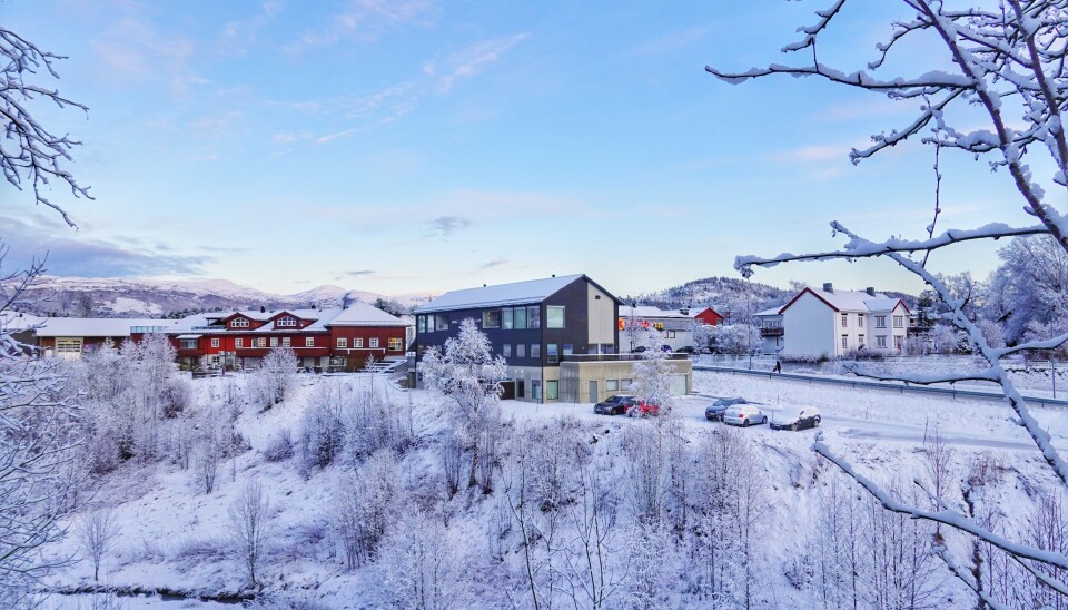 Øvre Dalen desember 2021. Det kvite huset til høgre, Dalen, er einaste huset som står mesta like eins.