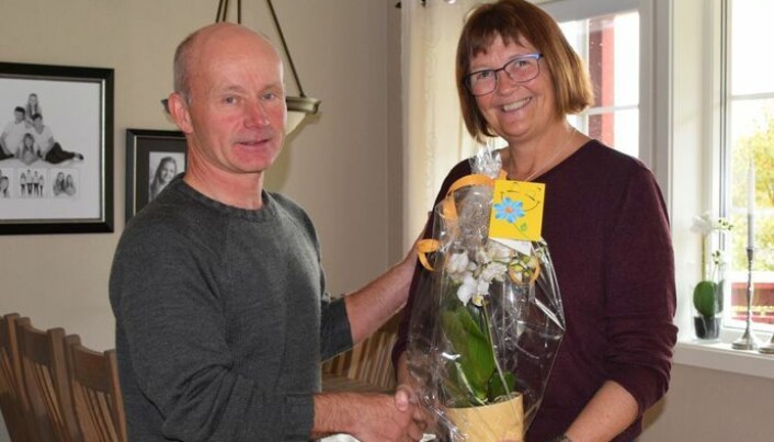 Lisbeth Evjen Halgunset vart veldig overraska, og ikkje minst veldig glad, da ho fekk vite at ho var Årets Ildsjel i Rindal. Her med Lars Olav Lund frå Rindal idrettsråd. Lisbeth Evjen Halgunset vart veldig overraska, og ikkje minst veldig glad, da ho fekk vite at ho var Årets Ildsjel i Rindal. Her med Lars Olav Lund frå Rindal idrettsråd.