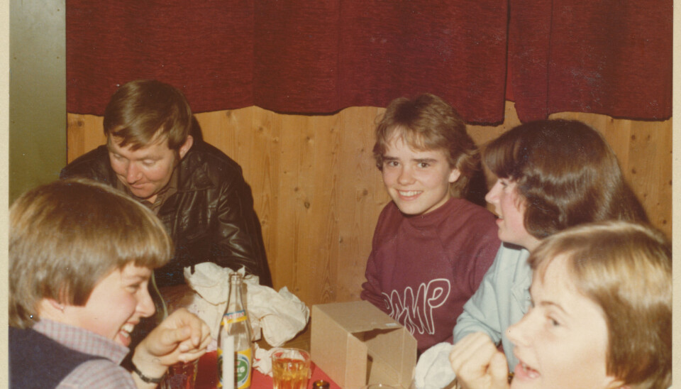 Frå fotballfesten oktober 1980 i Trollheim. F.v. Ingrid Romundstad, trenar Birger Skjølsvold, Berit Møkkelgård, Anne Marie Storholt og Jorun Løset.
