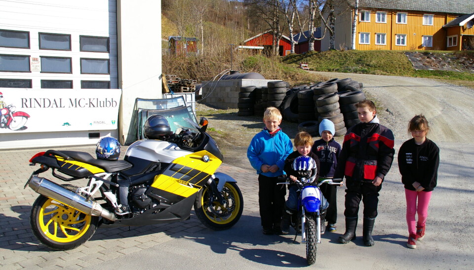 1. mai 2011 Auto R-65 Bolme Bru.Frå venstre; Oddvar Børset, Jon Kristoffer Bolme på cross. Ole Martin Rindarøy, Benjamin Romundstad og Synnøve Bolme