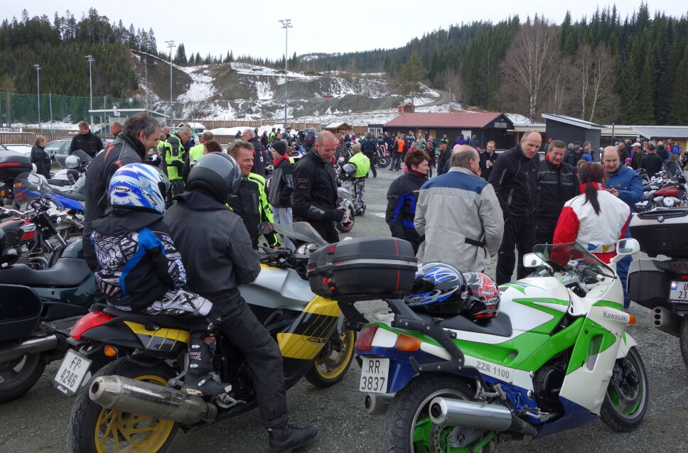 Samling på Storås 1.mai 2013. Oppmøte er flytta til Storås Samfunnshus