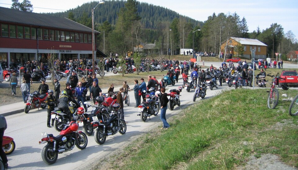 Samling på Storås 1.mai 2004.