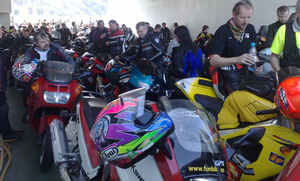 1. mai 2009 ferja Rykkjem-Kvanne. Siste Trollheimen Rundt for Eli sin gamle Kawasaki. Her er det kaillen Arne Kjønsø som kjører sin gule Aprilia, men han har no vore ein av BMW-karane sidan 2012.