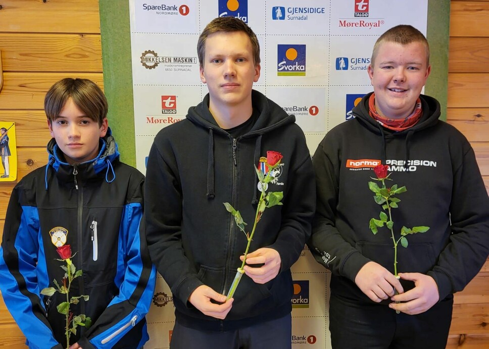 Vegard Fjærli, Bæverdalen stakk av med førsteplassen i klasse junior 16-17 år med Erik Halle Dalskau, Nesjestranda & Skaala som nummer to. Surnadal skytterlags Marius Mikkelsen på tredjeplass