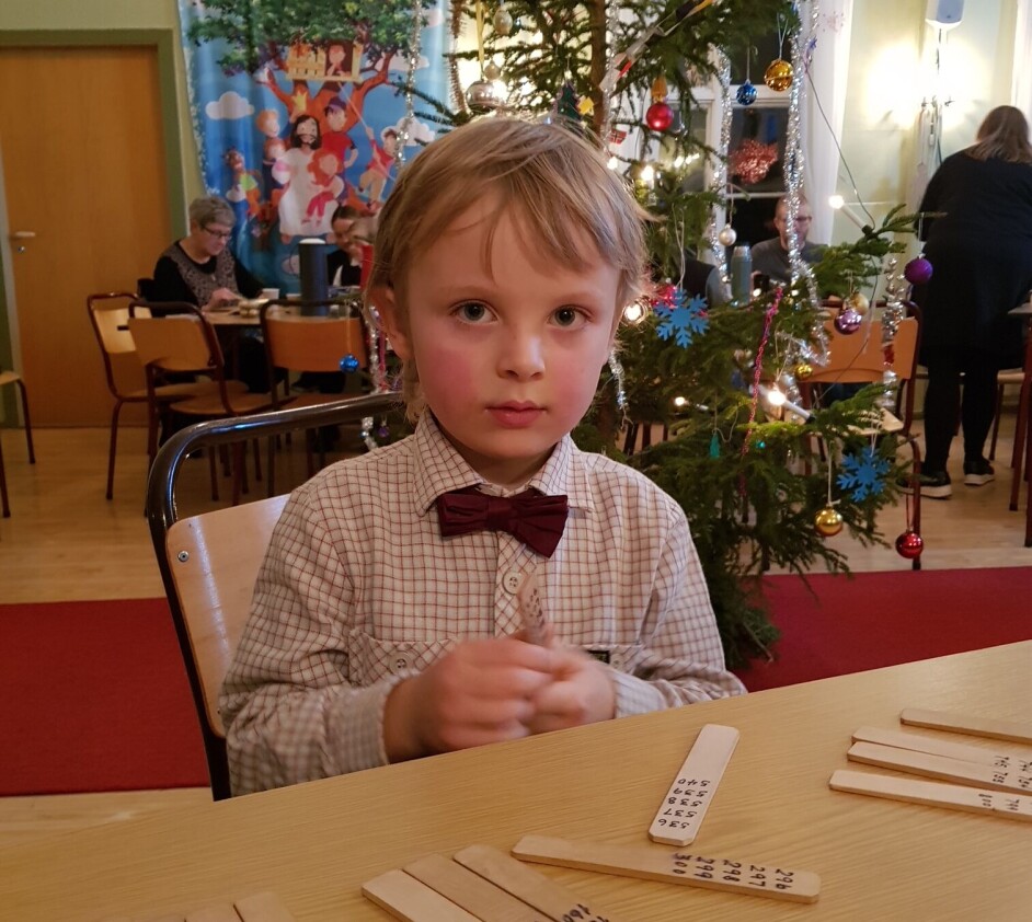 Johannes (5 år) selde årer og vann mange premier på lag med bestefar