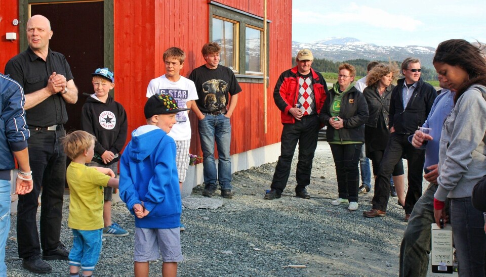 1. pinsedag i 2012 var det ekstra mykje folk, for då starta Utistudagene med åpning og omvisning av nyfjøset.