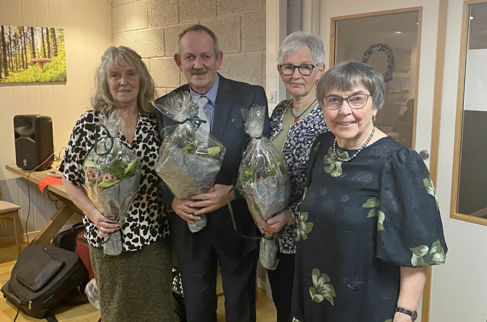 Takk fra en meget godt fornøyd leder i Rindal pensjonistlag. Fra venstre Laila Børset, Jan Sturla Jensvold, Anne Skjølsvold og Helene M. Nergård.