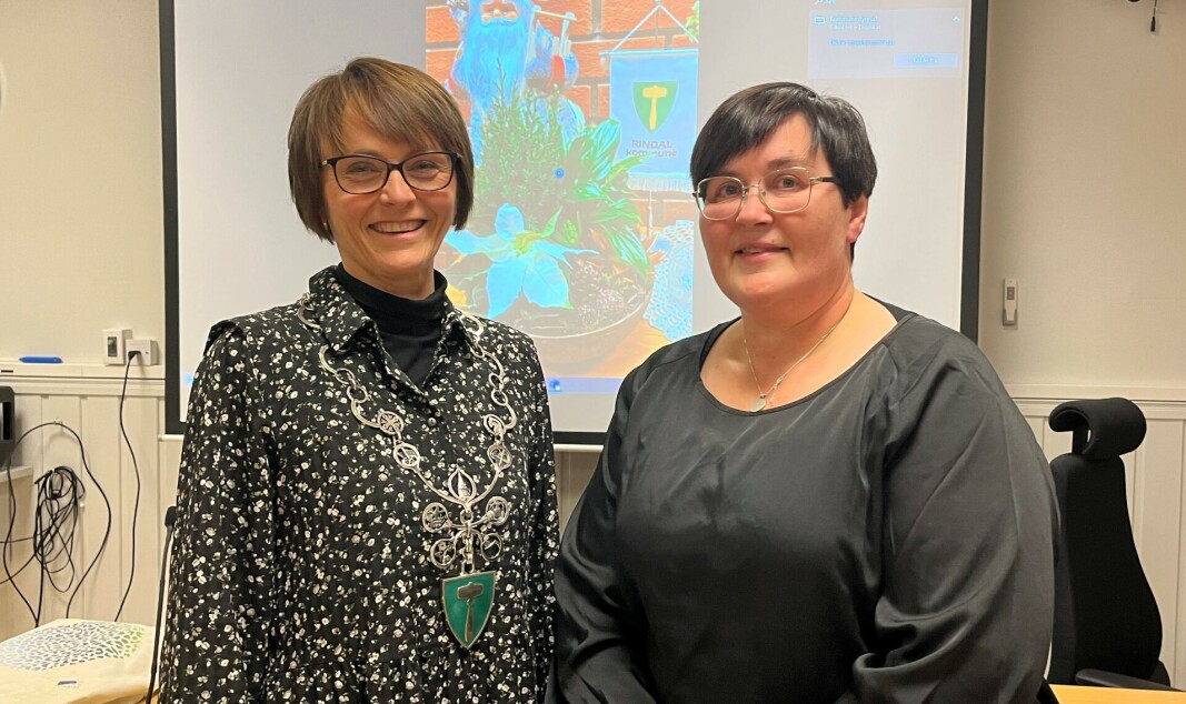 Mildrid Kattem Aune tar over som ordfører etter Vibeke Langli ved årsskiftet. Etter årets siste kommunestyremøte overtok hun ordførerkjedet. Mildrid Kattem Aune tar over som ordfører etter Vibeke Langli ved årsskiftet. Etter årets siste kommunestyremøte overtok hun ordførerkjedet.