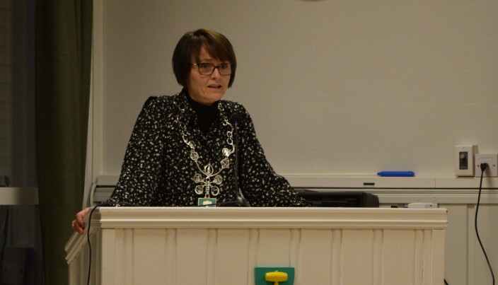 Mildrid Kattem Aune takket ordføreren for innsatsen på vegne av kommunestyret. Mildrid Kattem Aune takket ordføreren for innsatsen på vegne av kommunestyret.