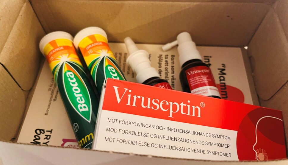 I dag kom det leveranse frå nettapoteket med alt av virus-bekjempande midler. Kanskje placebo, men det spelar nesten ingen rolle. Som sjølvstendig næringsdrivande kjem det ingen pengar inn dersom ein blir sjuk og ikkje kan gjennomføre jobben sin, i mitt tilfelle: synge forestilling.