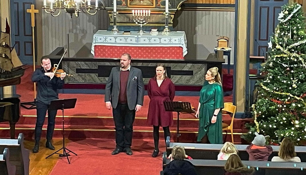 Anders Larsen, Aleksander Nohr, søstera Maria Nohr og Tonje Eero Hove under salmen «Upp, gledjest alle». I tillegg deltok pianistane Hedda Hansen Berg og Martin Pihl Strand på konserten. Anders Larsen, Aleksander Nohr, søstera Maria Nohr og Tonje Eero Hove under salmen «Upp, gledjest alle». I tillegg deltok pianistane Hedda Hansen Berg og Martin Pihl Strand på konserten.