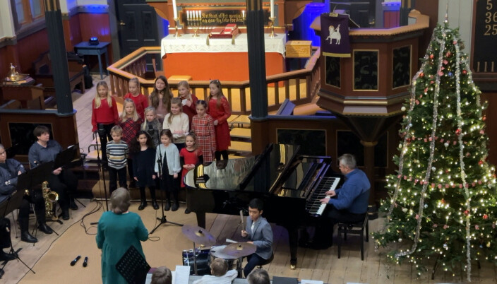 Rindal barnekor på julekonserten i Rindal kirke. Rindal barnekor på julekonserten i Rindal kirke.