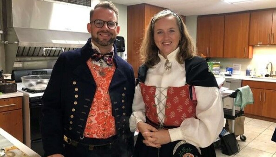 Nordmørsbunaden blir bruka, her på eit jubileum i Washington DC.