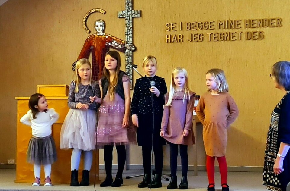 Barnekoret leda av Elsa Jensvold og Ronny Kjøsen gledde forsamlinga med livleg song!