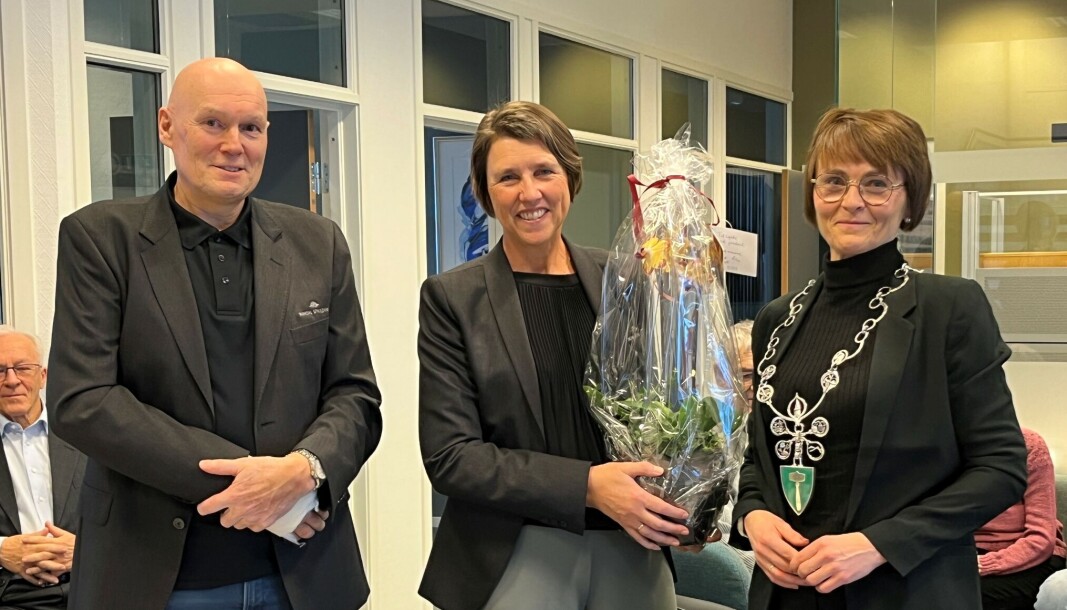 Ordfører Mildrid Kattem Aune gratulerte Magne Bjørnstad og Arnhild Foseide Fagerholt med jubileet. Ordfører Mildrid Kattem Aune gratulerte Magne Bjørnstad og Arnhild Foseide Fagerholt med jubileet.