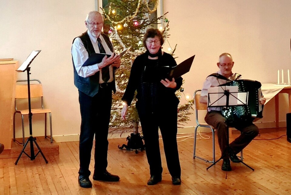 Sigfred og Karen Oddny Gravvold vart akkompagnert av Jan Sturla Jensvold. Sigfred og Karen Oddny Gravvold vart akkompagnert av Jan Sturla Jensvold.