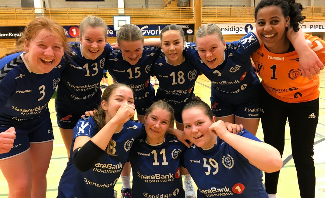 Surnadal J15 kjempa seg til seier på søndagens kamp mot Vanvik Surnadal J15 kjempa seg til seier på søndagens kamp mot Vanvik
