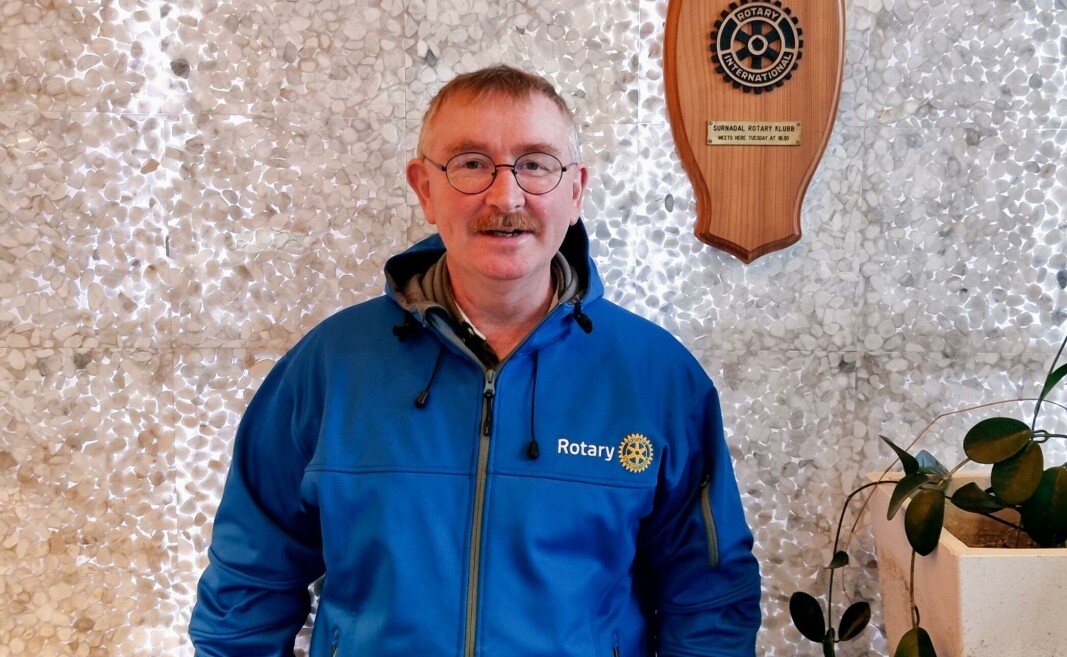 Trygve Roaldset framom Rotary-plaketten på Surnadal kulturhusClick to add image caption Trygve Roaldset framom Rotary-plaketten på Surnadal kulturhusClick to add image caption