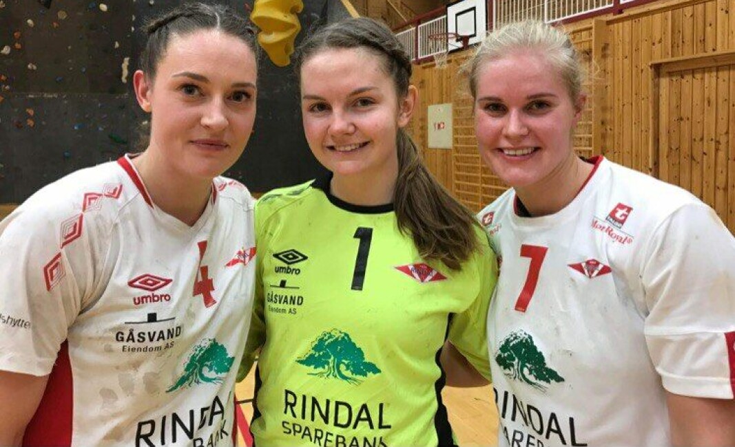 Arkivbilde av Gro Anita Bolme, Maren Halgunset og Anja Søyset på Rindal D3 Arkivbilde av Gro Anita Bolme, Maren Halgunset og Anja Søyset på Rindal D3