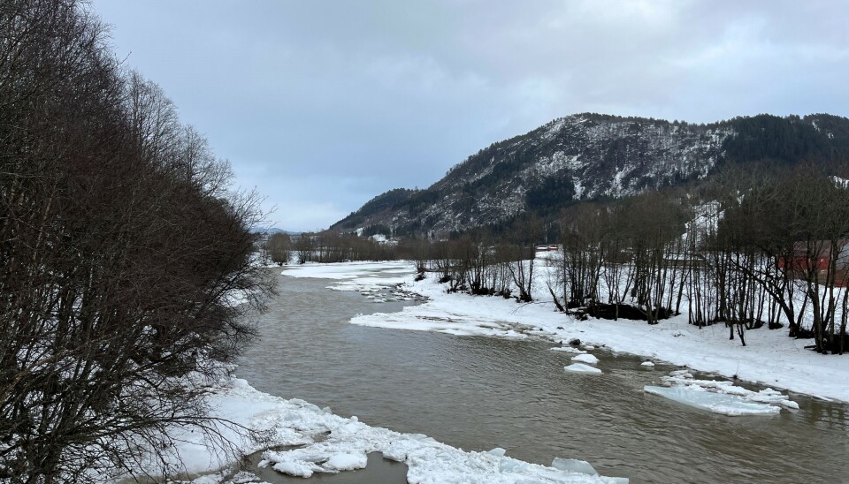 Fortsatt litt is igjen mellom Kvammen og Åmot. Fortsatt litt is igjen mellom Kvammen og Åmot.