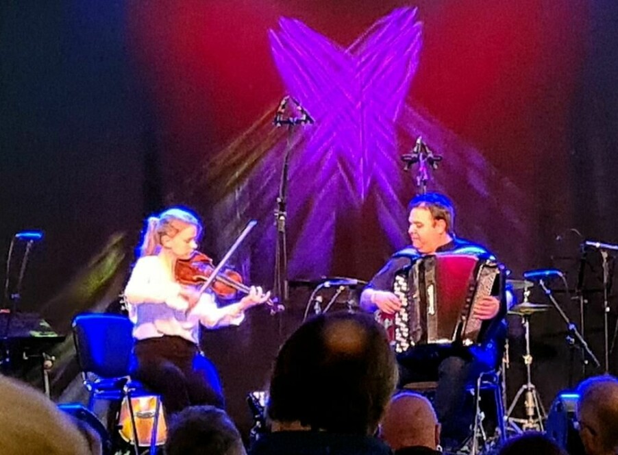 Duoen Ragna Valde Sletten og Vegard Hansen spela mesteparten sjølvkomponert musikk, som kunne gå både frå raske og rolege tonar.