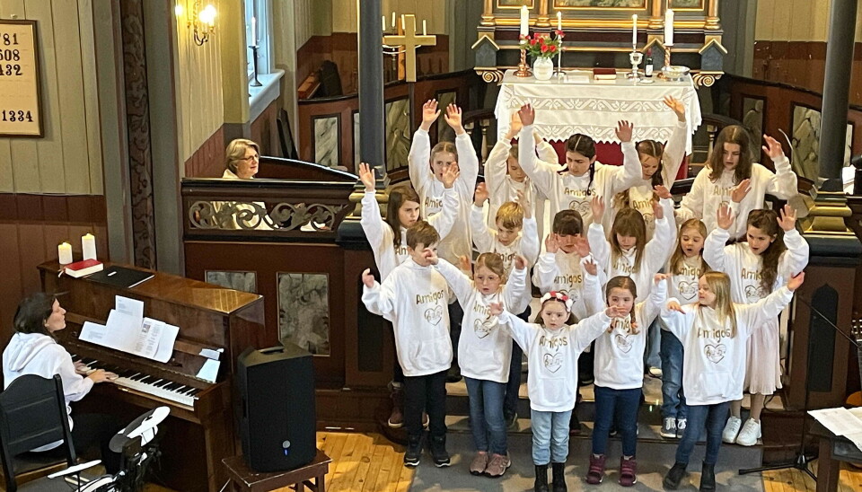 Amigos og Bodil framfører sitt festlege «Gloria» - på kyrkjelydens vegner! Amigos og Bodil framfører sitt festlege «Gloria» - på kyrkjelydens vegner!