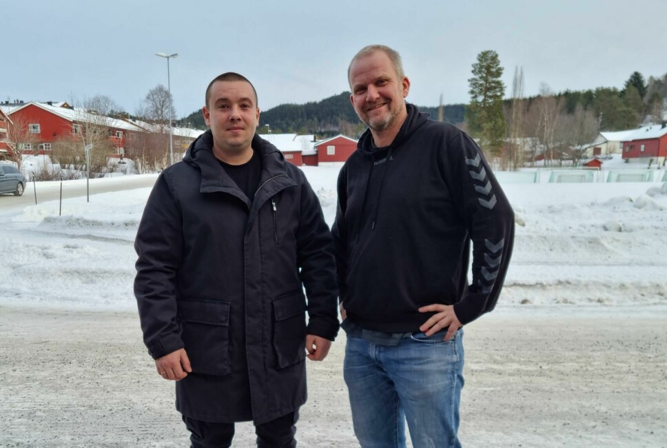 Ihor Sereda og Morten Møller, som er ansvarlig for flyktningtjenesten i Rindal kommune.