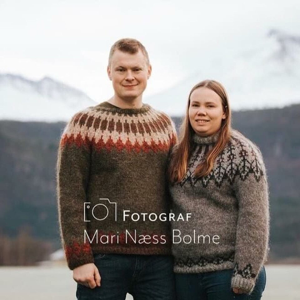 Ola Kvendset med samboer Anne-Berit. De jobber begge på gården. Ola Kvendset med samboer Anne-Berit. De jobber begge på gården.