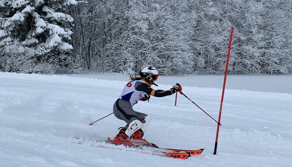 Maja Mogstad held stor fart i slalomrennet.