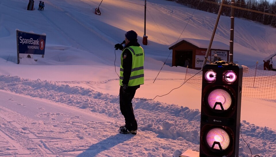 Feststemning og musikk. Halvor Drøpping var speaker og sørgde for at superkidsa vart ropt opp og fekk runnet sitt kommentert.