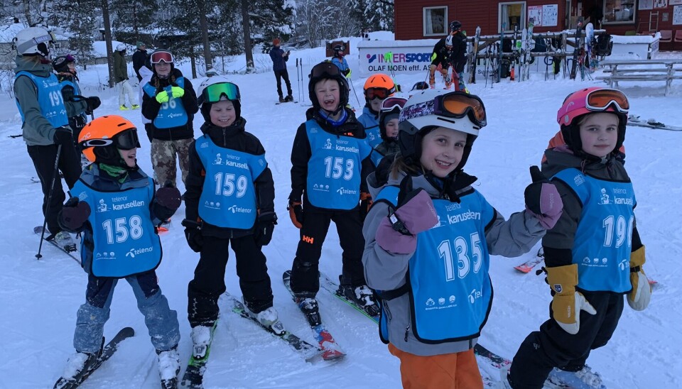 I heiskø før start. Superkidsa gler seg til renn.